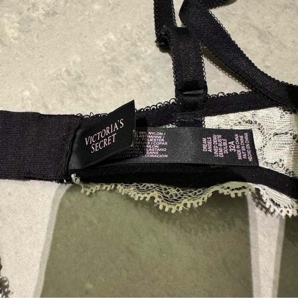 Victoria's Secret Cream & Black Lace Trimmed Bra w/ Bow & Adjustable Straps 32A - Picture 3 of 3